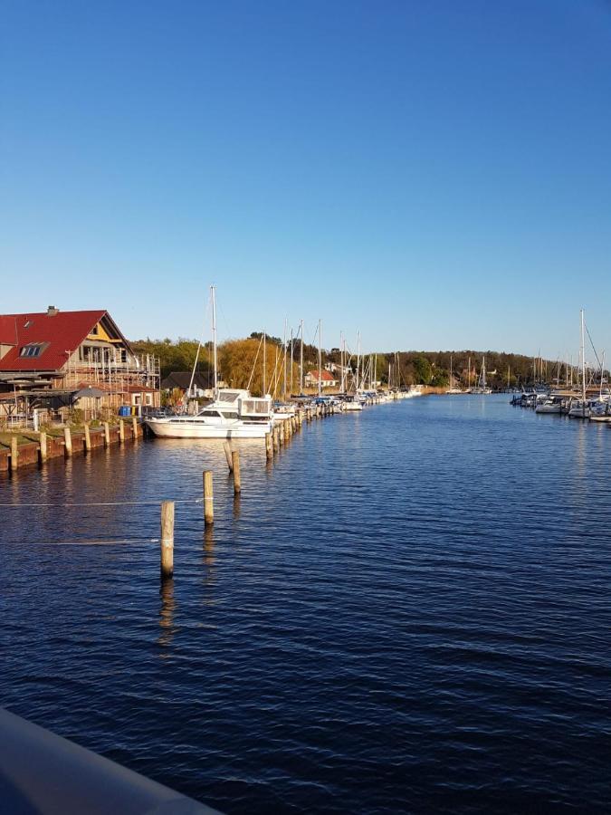 Ferienhaus Am Yachthafen Зелин Екстериор снимка