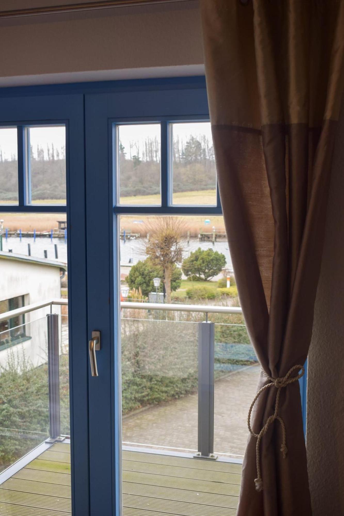 Ferienhaus Am Yachthafen Зелин Екстериор снимка